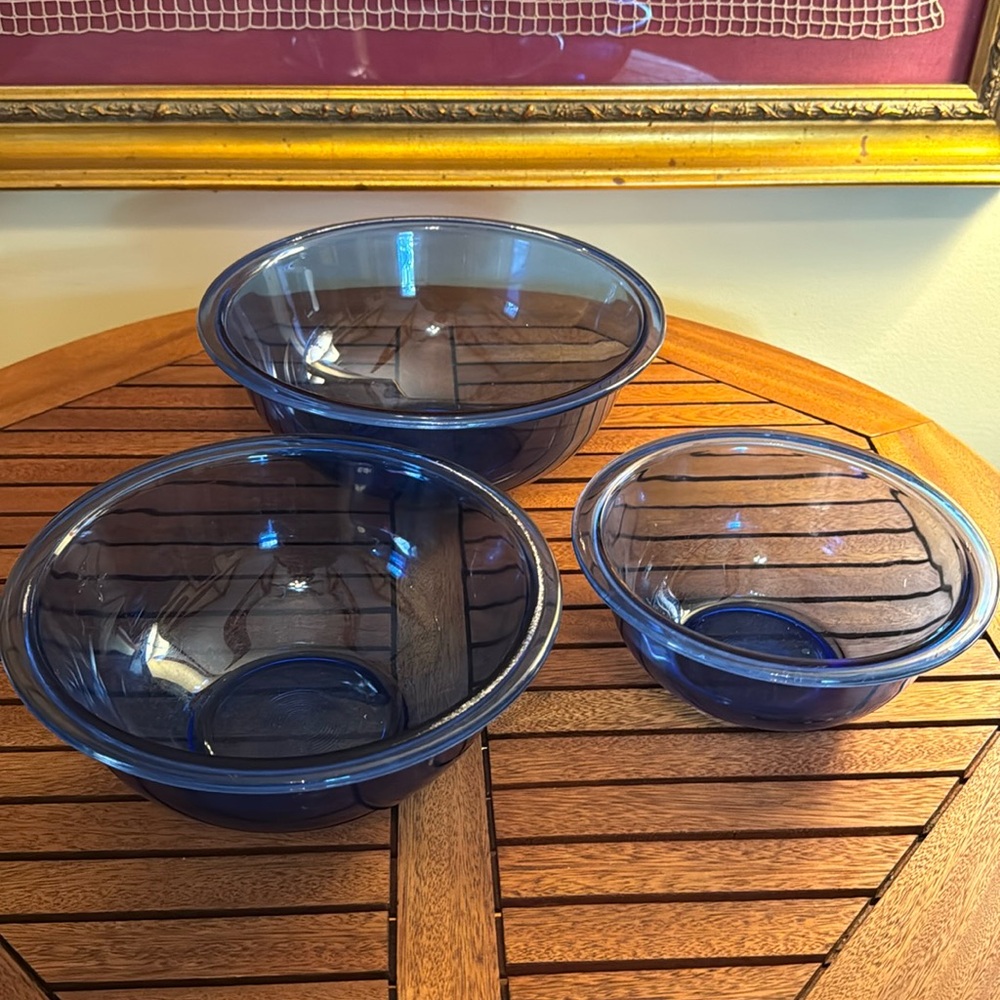 Beautiful Set of 3 Cobalt Blue Pyrex Nesting Mixing Bowls Vintage